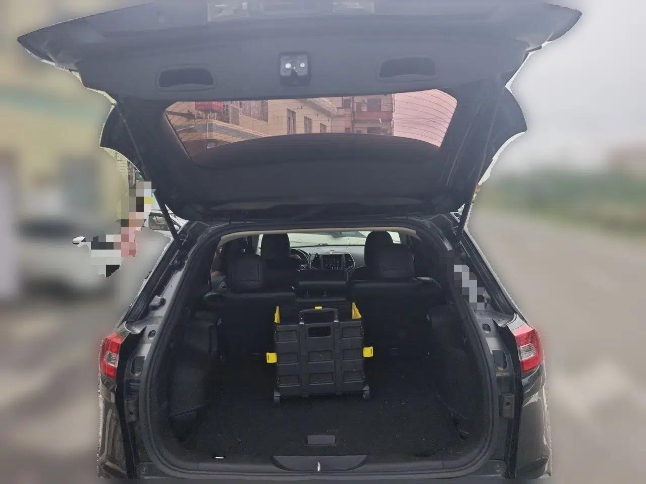 Jeep Cherokee 2017 2.0L Superior Edition — миниатюра 19