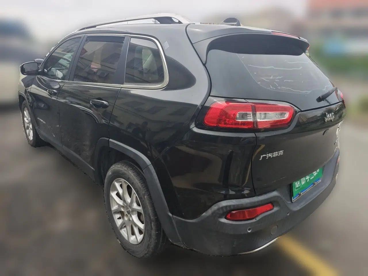 Jeep Cherokee 2017 2.0L Superior Edition — миниатюра 4