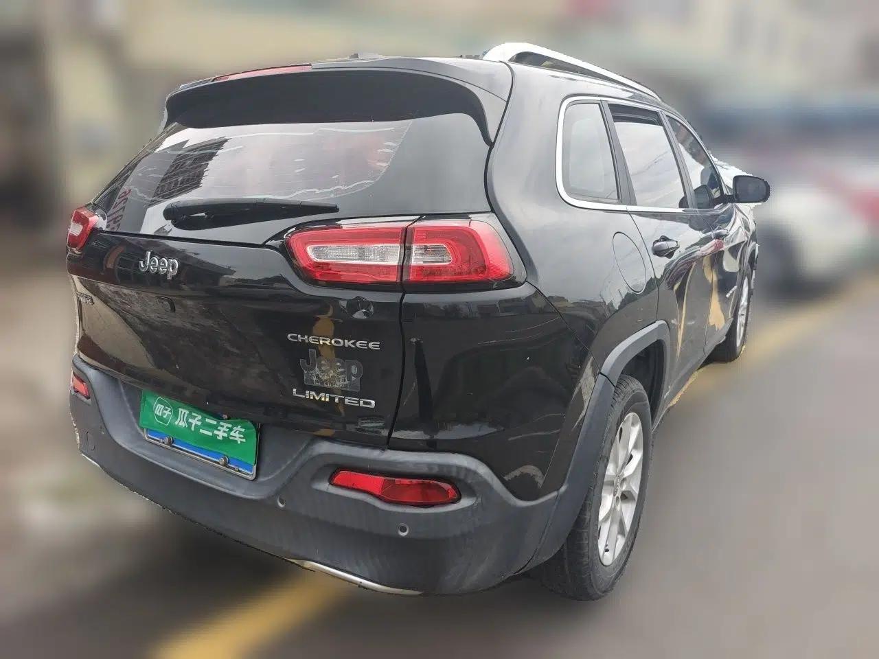 Jeep Cherokee 2017 2.0L Superior Edition — миниатюра 6
