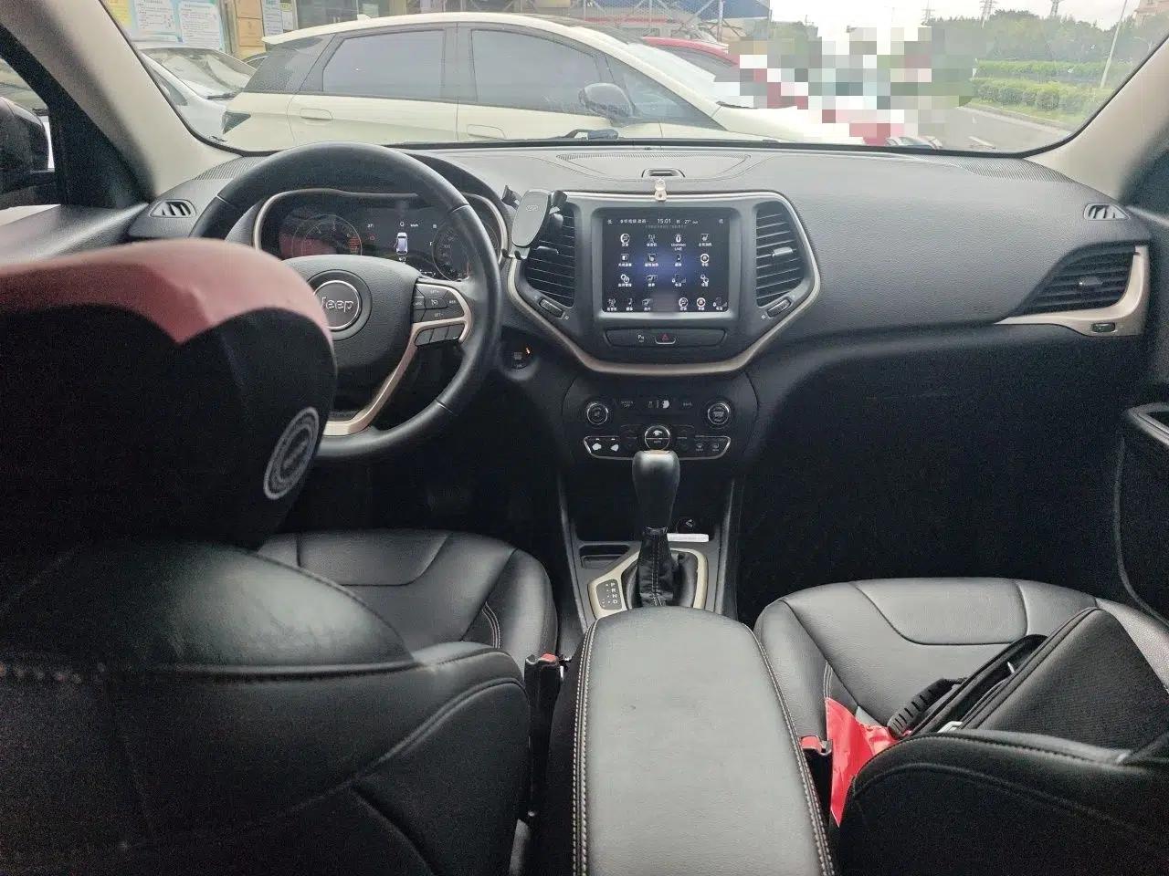 Jeep Cherokee 2017 2.0L Superior Edition — миниатюра 9