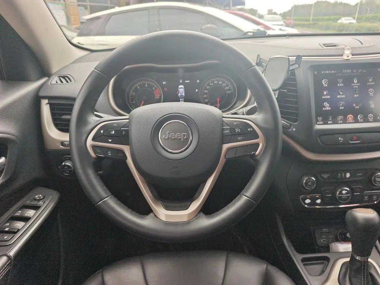 Jeep Cherokee 2017 2.0L Superior Edition — миниатюра 10
