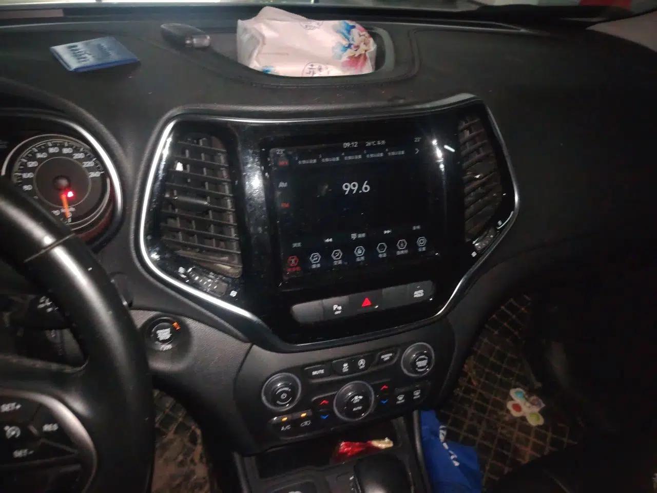 Jeep Cherokee 2019 2.0T Two-Wheel Drive Smart Enjoyment Version China V — миниатюра 13