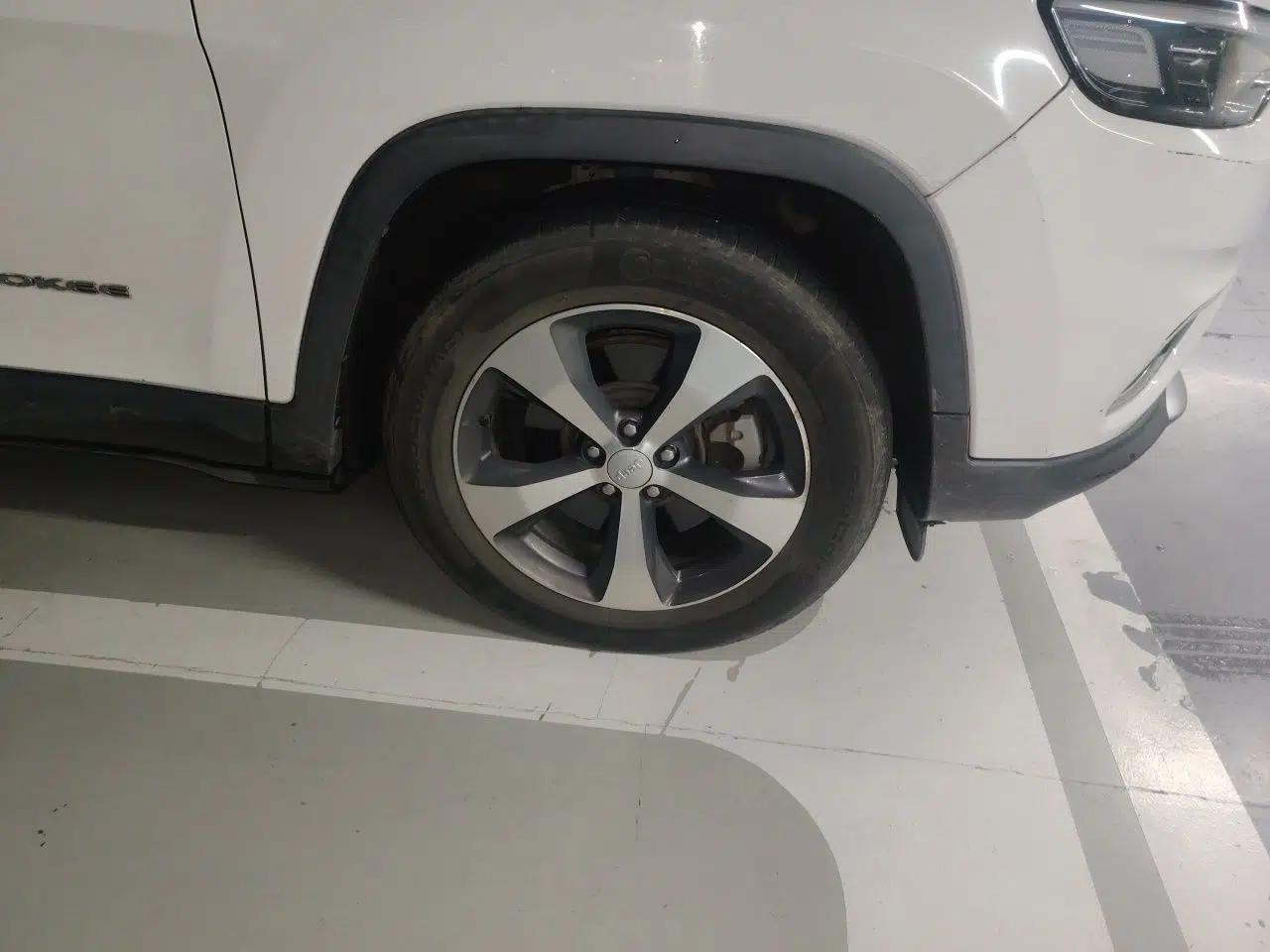 Jeep Cherokee 2019 2.0T Two-Wheel Drive Smart Enjoyment Version China V — миниатюра 8