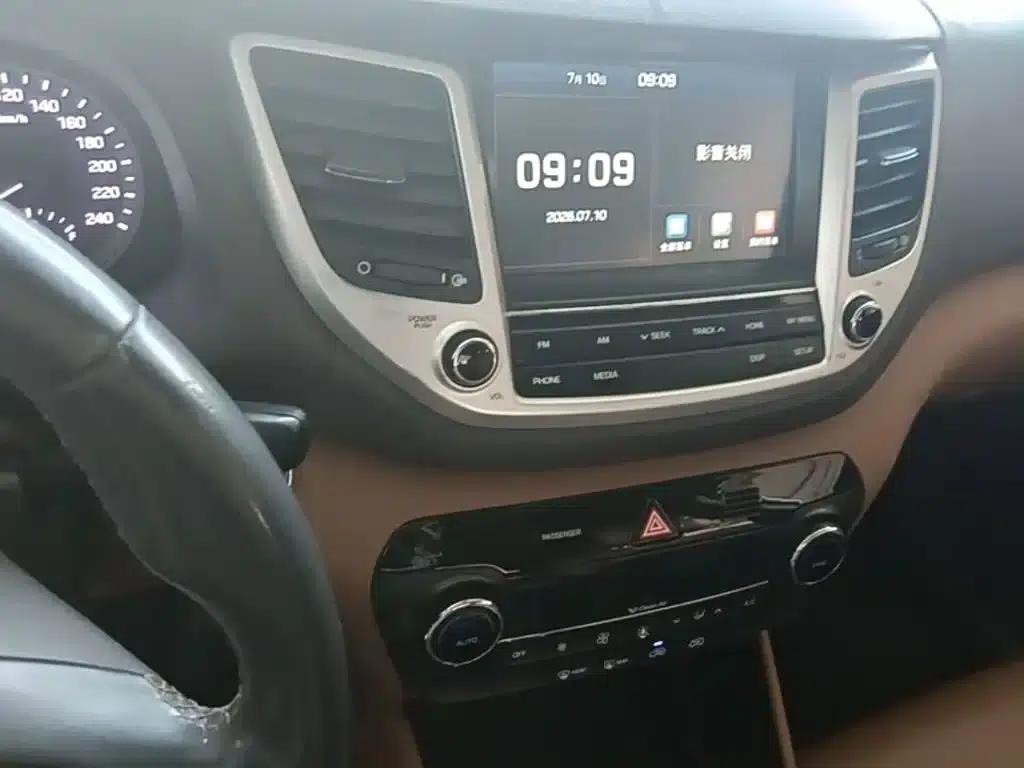 Tucson 2015 1.6T Dual-Clutch Two-Wheel Drive Intelligent Model — миниатюра 13