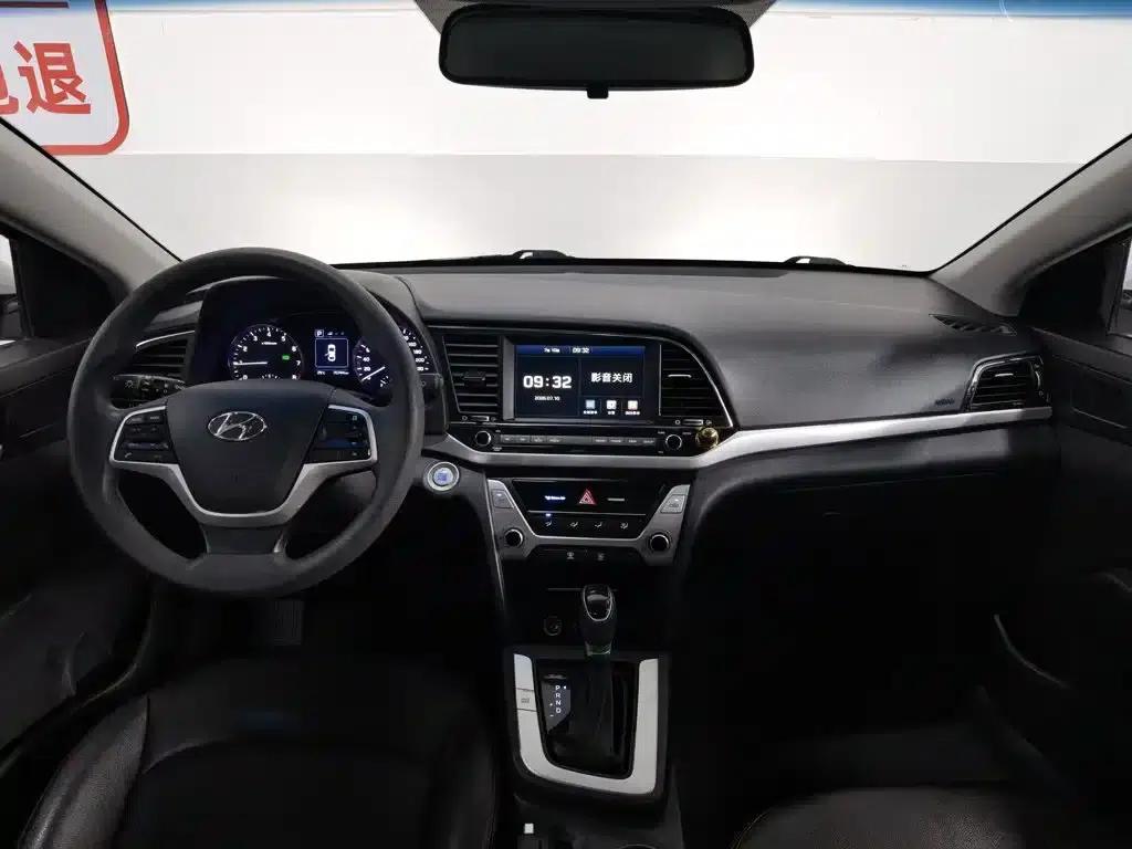 Hyundai Elantra 2016 1.6L Automatic Smart Elite Edition — миниатюра 5