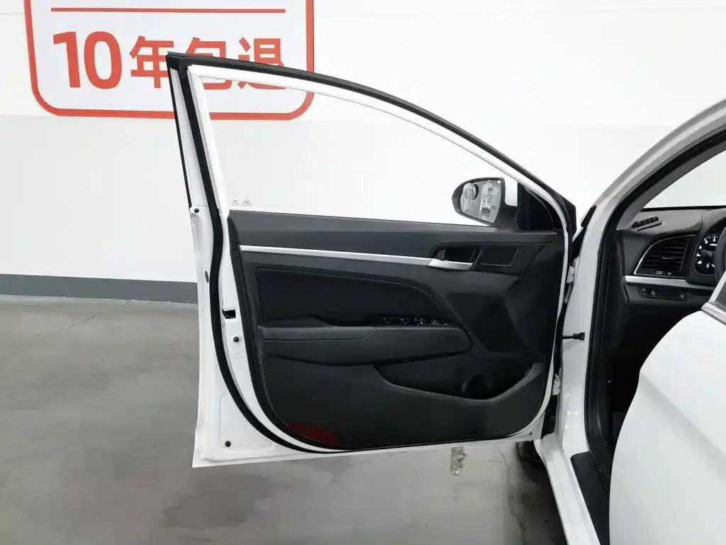 Hyundai Elantra 2016 1.6L Automatic Smart Elite Edition — миниатюра 8