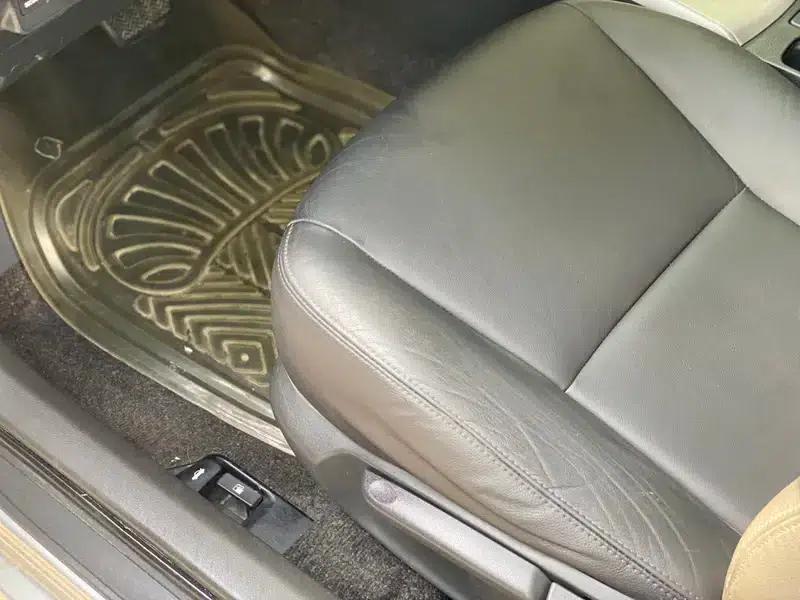 2012 Toyota Corolla Premium Edition 1.8L CVT GL-i — миниатюра 12