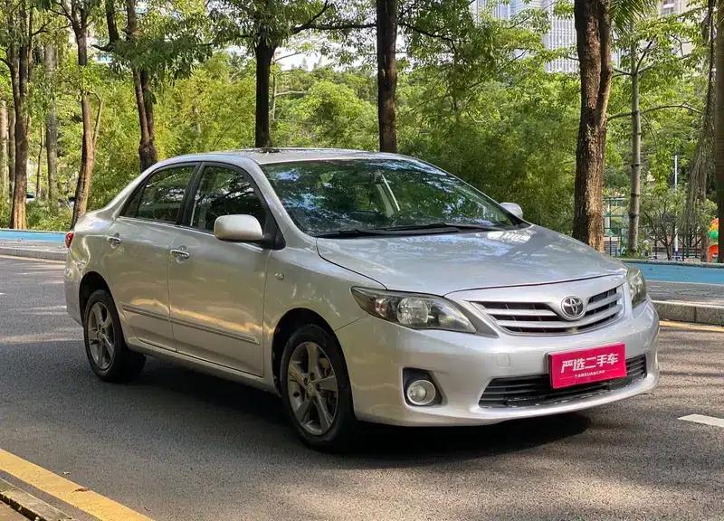 2012 Toyota Corolla Premium Edition 1.8L CVT GL-i — миниатюра 3