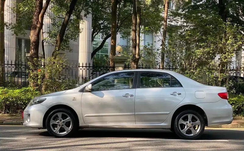 2012 Toyota Corolla Premium Edition 1.8L CVT GL-i — миниатюра 4