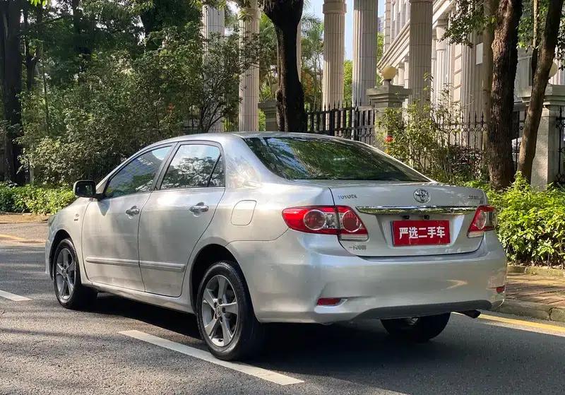 2012 Toyota Corolla Premium Edition 1.8L CVT GL-i — миниатюра 5