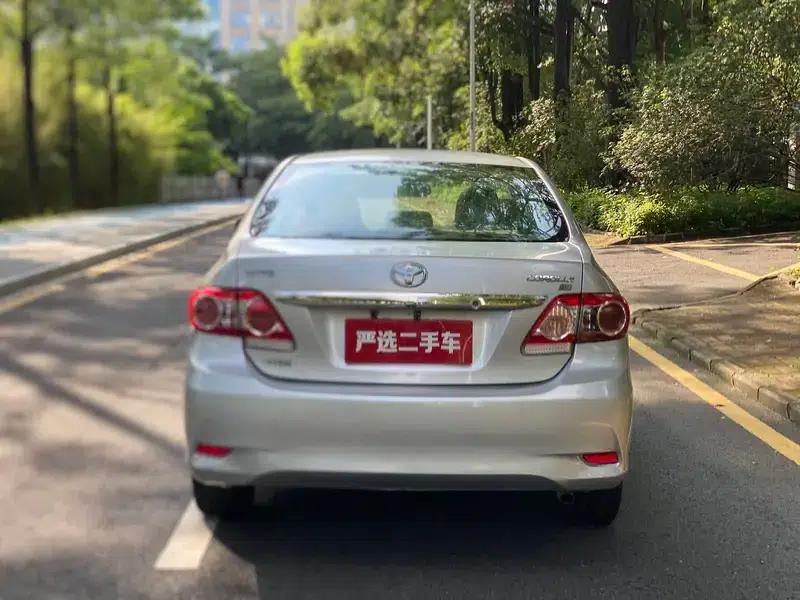 2012 Toyota Corolla Premium Edition 1.8L CVT GL-i — миниатюра 6