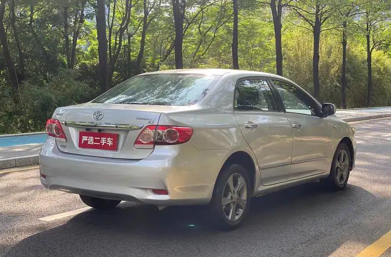 2012 Toyota Corolla Premium Edition 1.8L CVT GL-i — миниатюра 7
