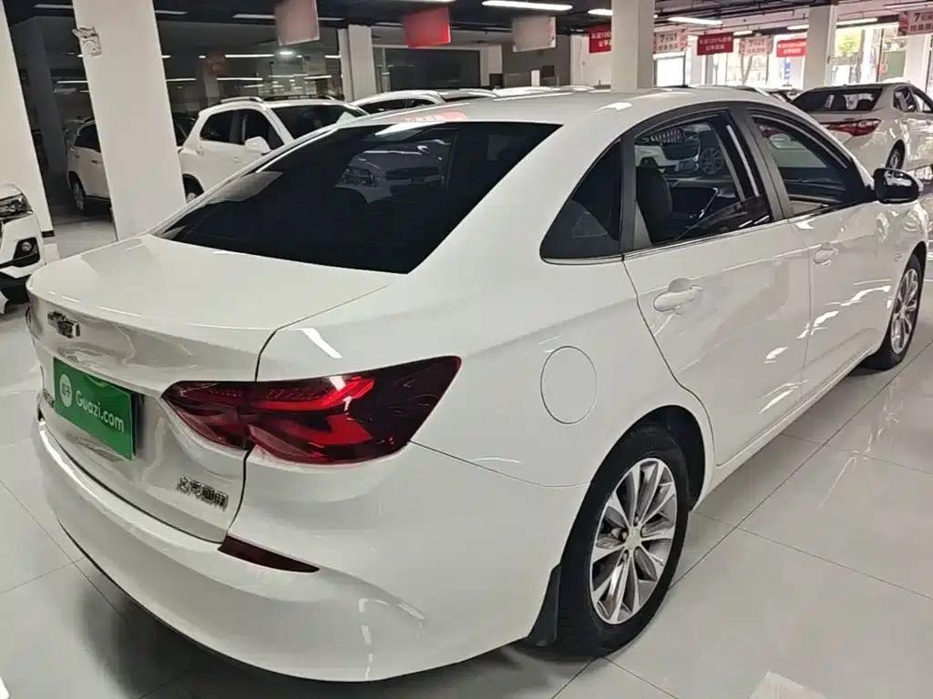 Chevrolet Cruze 2022 320 Automatic Enjoy Sunroof Edition — миниатюра 7