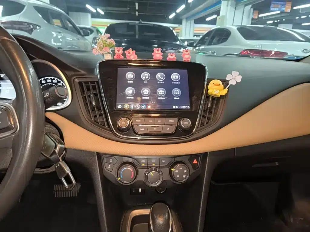 Chevrolet Cruze 2022 320 Automatic Enjoy Sunroof Edition — миниатюра 13