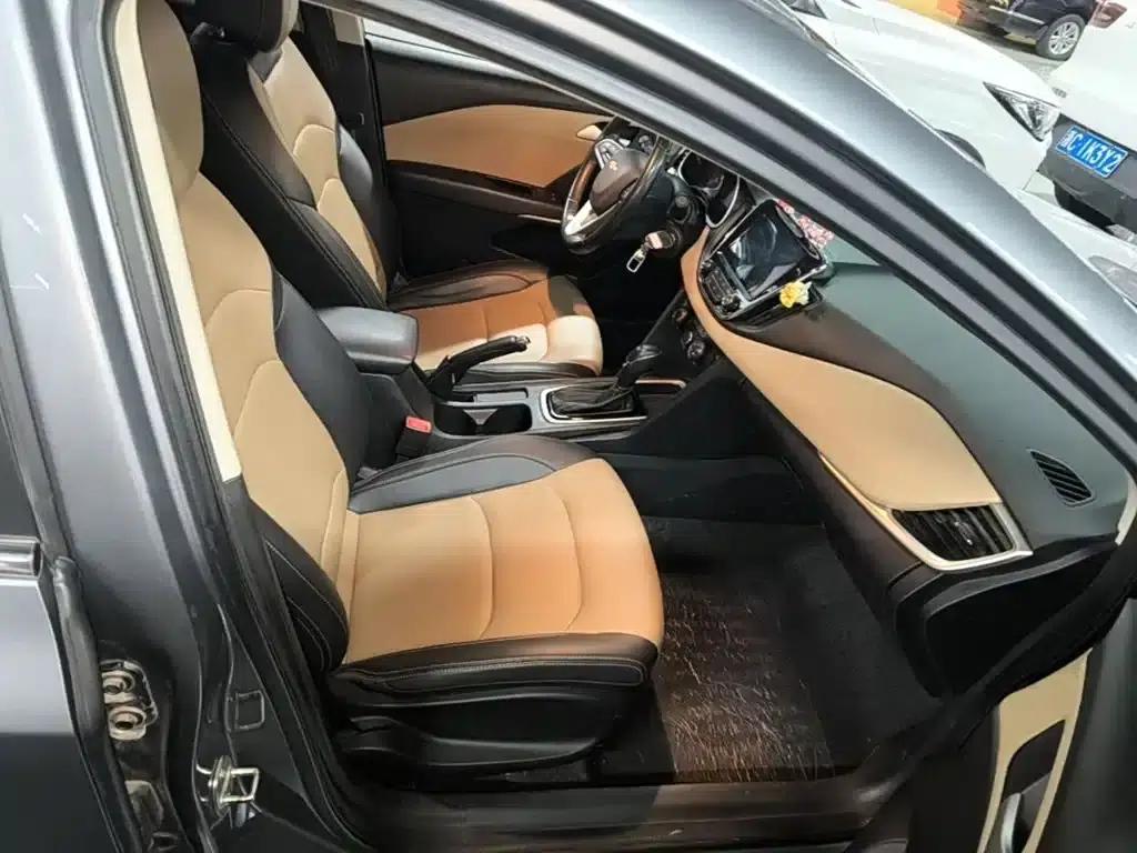 Chevrolet Cruze 2022 320 Automatic Enjoy Sunroof Edition — миниатюра 25