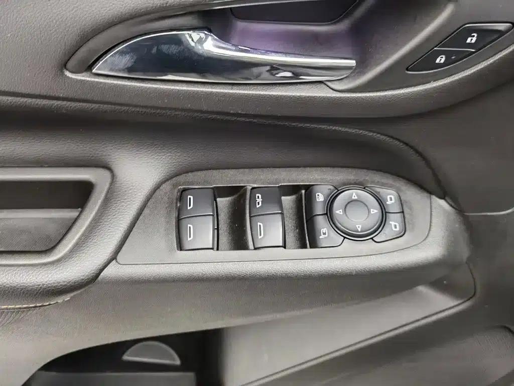 2018 Chevrolet Equinox 550T Automatic 4WD Crossover Edition — миниатюра 9