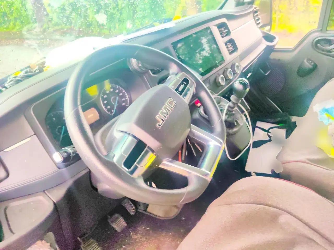 JMC Fushun 2023 2.0T Manual Mid-Drive Mid-Roof Commercial Van Transporter 2/3 Seats — миниатюра 10