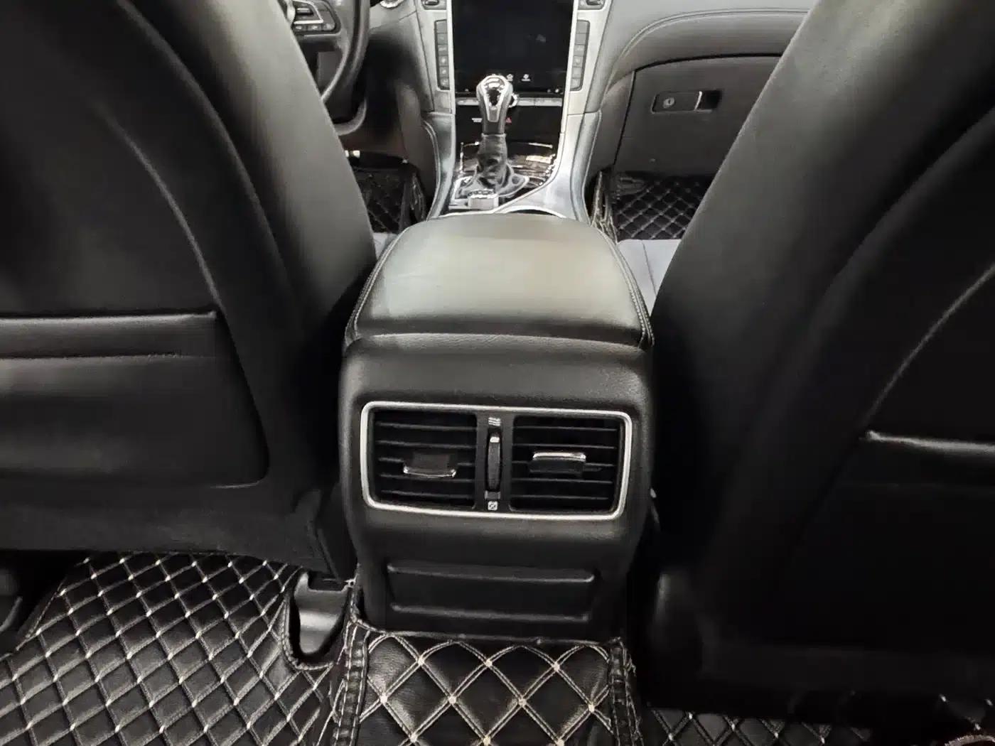 Infiniti Q50L 2019 2.0T 30th Anniversary Limited Edition — миниатюра 41