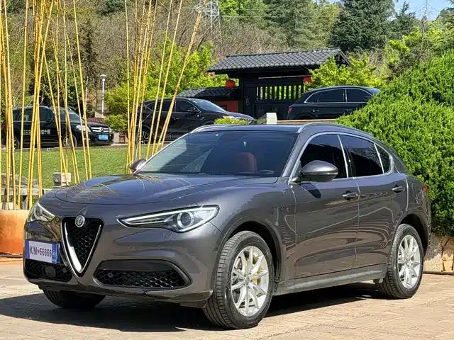 2020 Stelvio 2.0T 280HP Luxury Edition