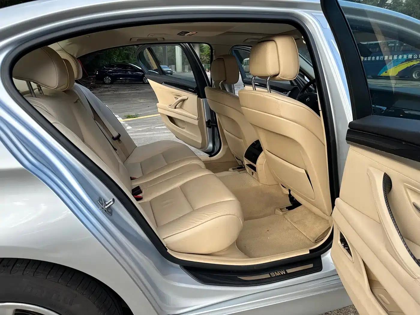 BMW 5 Series 2011 523Li Leading Edition — миниатюра 11