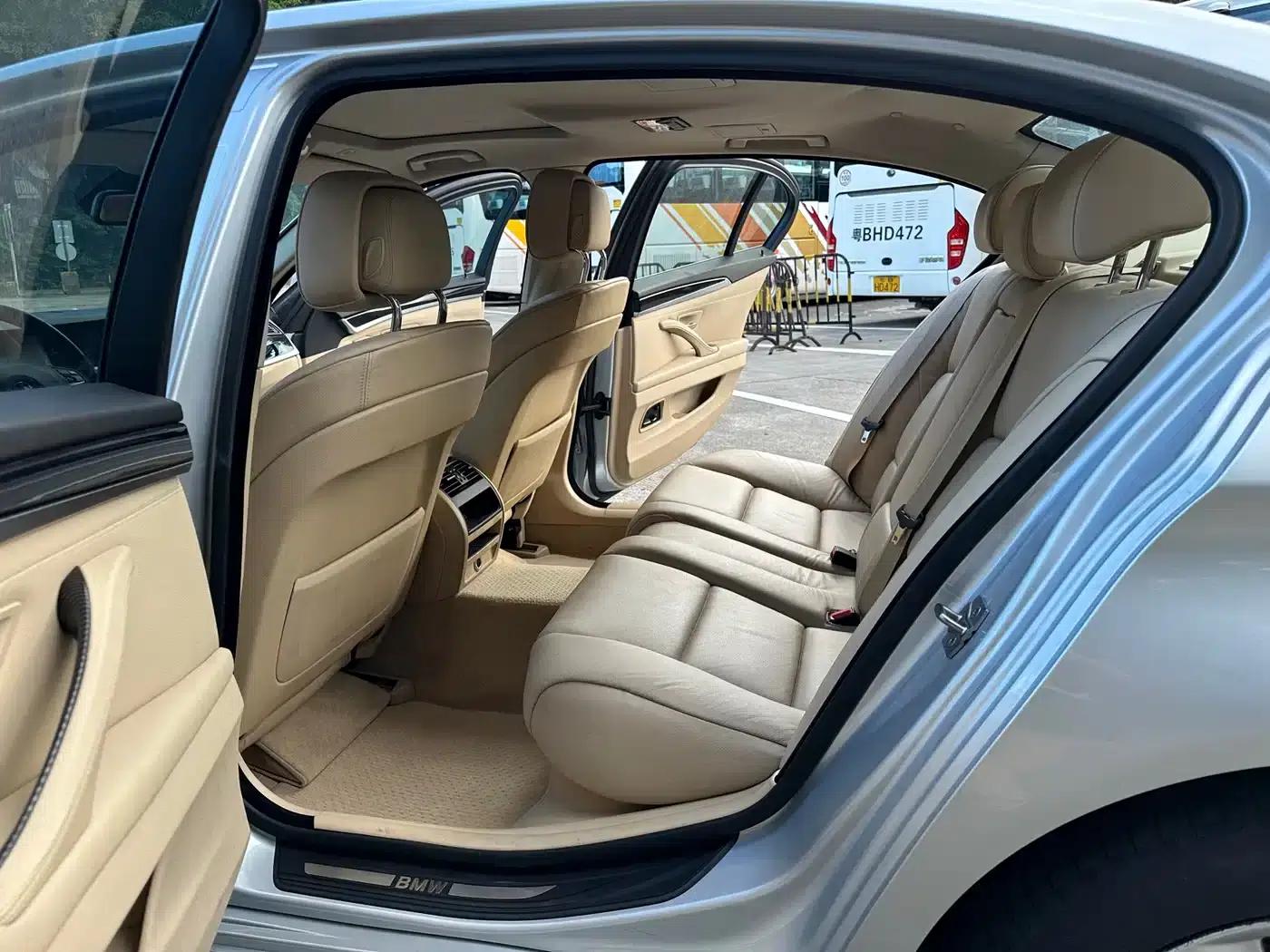 BMW 5 Series 2011 523Li Leading Edition — миниатюра 12