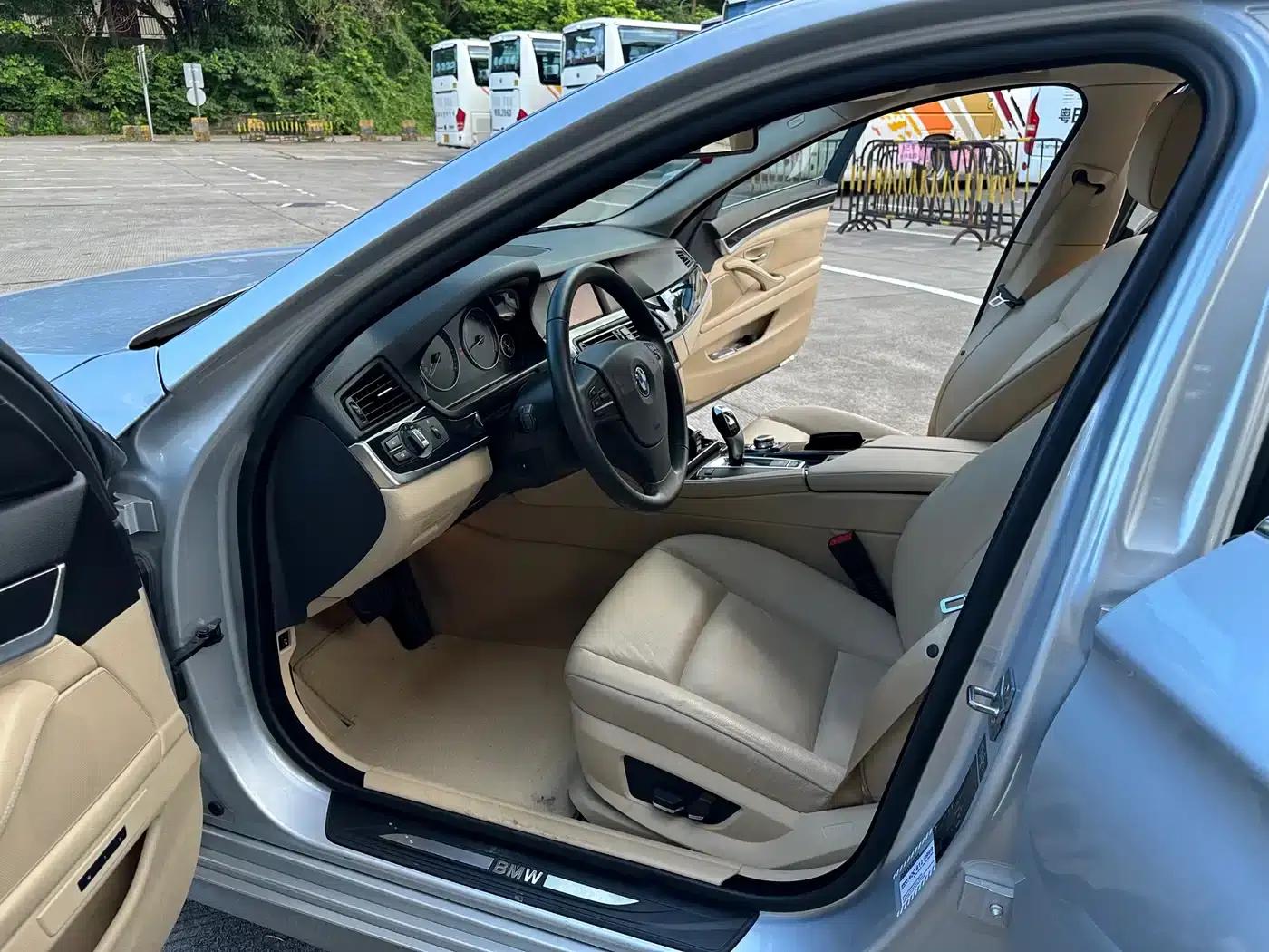 BMW 5 Series 2011 523Li Leading Edition — миниатюра 13