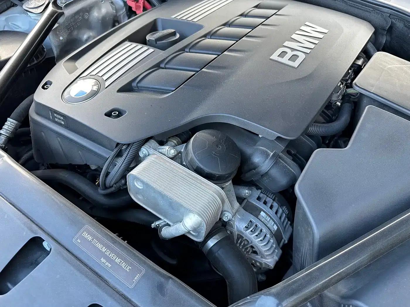 BMW 5 Series 2011 523Li Leading Edition — миниатюра 19