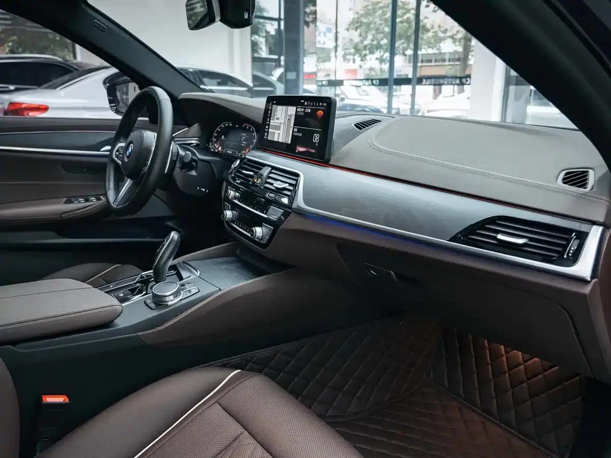 2021 BMW 5 Series 530Li Leading Edition M Sport Package — миниатюра 18