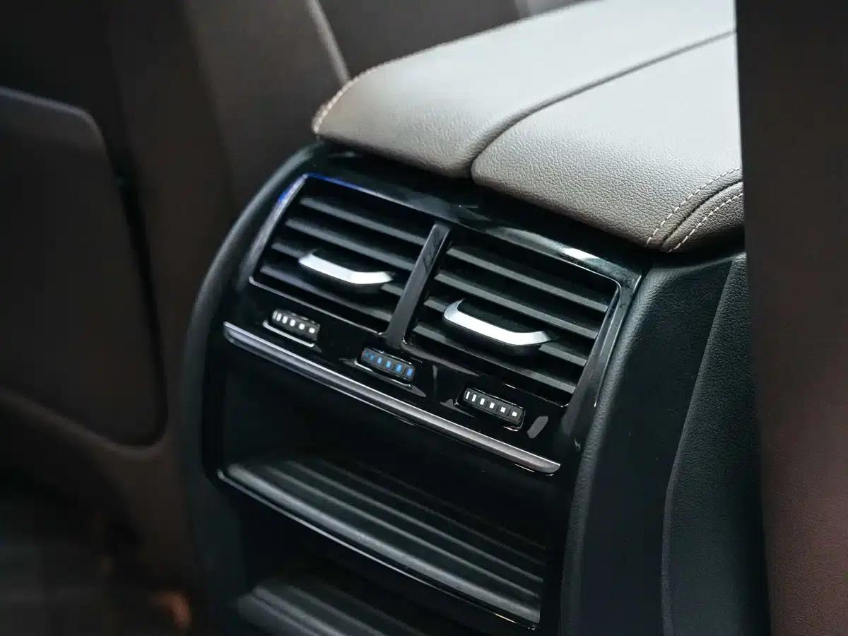 2021 BMW 5 Series 530Li Leading Edition M Sport Package — миниатюра 19