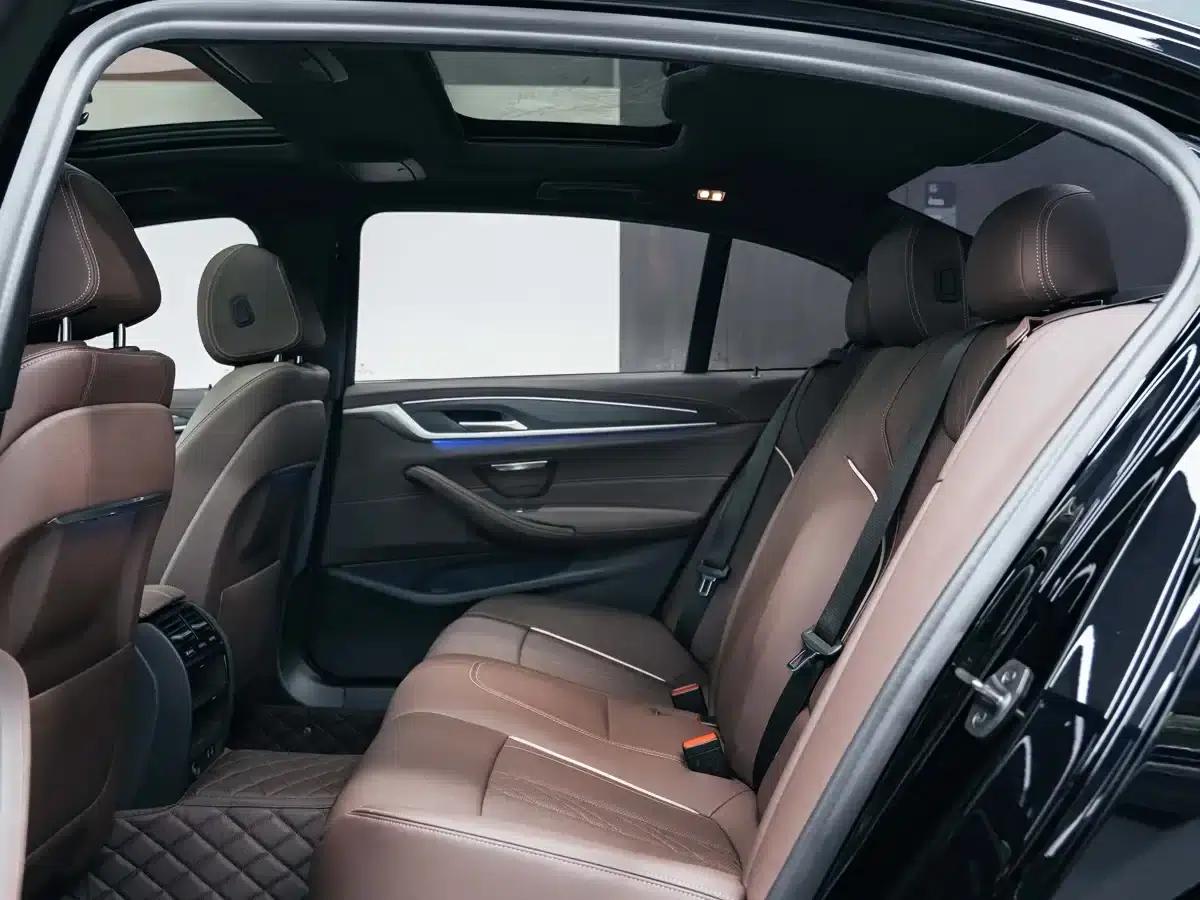 2021 BMW 5 Series 530Li Leading Edition M Sport Package — миниатюра 10