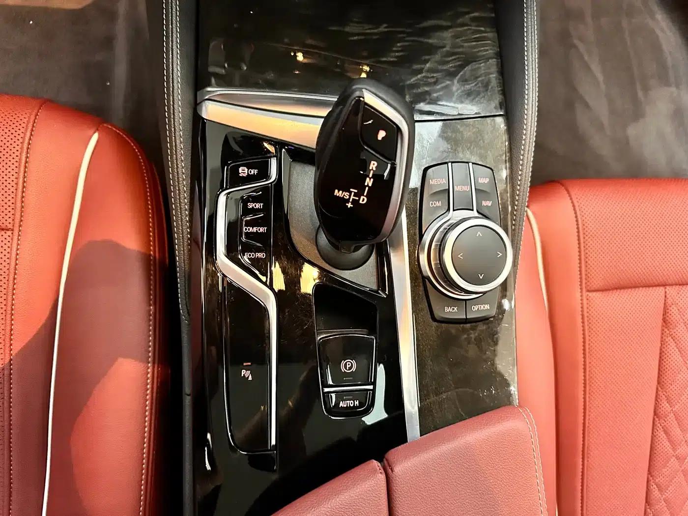 2022 BMW 5 Series Facelift 530Li Leading Edition M Sport Package — миниатюра 12