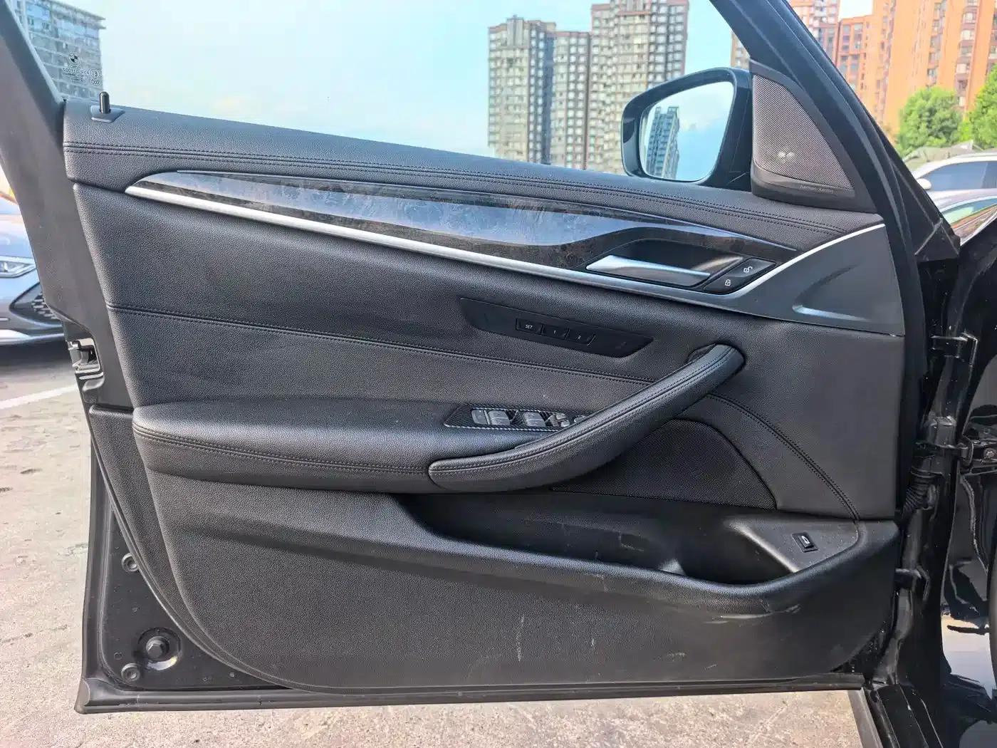 2018 BMW 5 Series 525Li M Sport Package — миниатюра 11