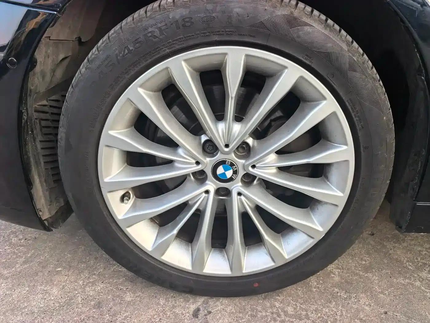 2018 BMW 5 Series 525Li M Sport Package — миниатюра 10