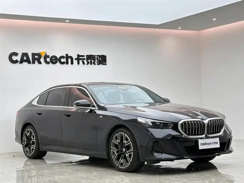 2024 BMW 5 Series 530Li Luxury M Sport Package — миниатюра 6
