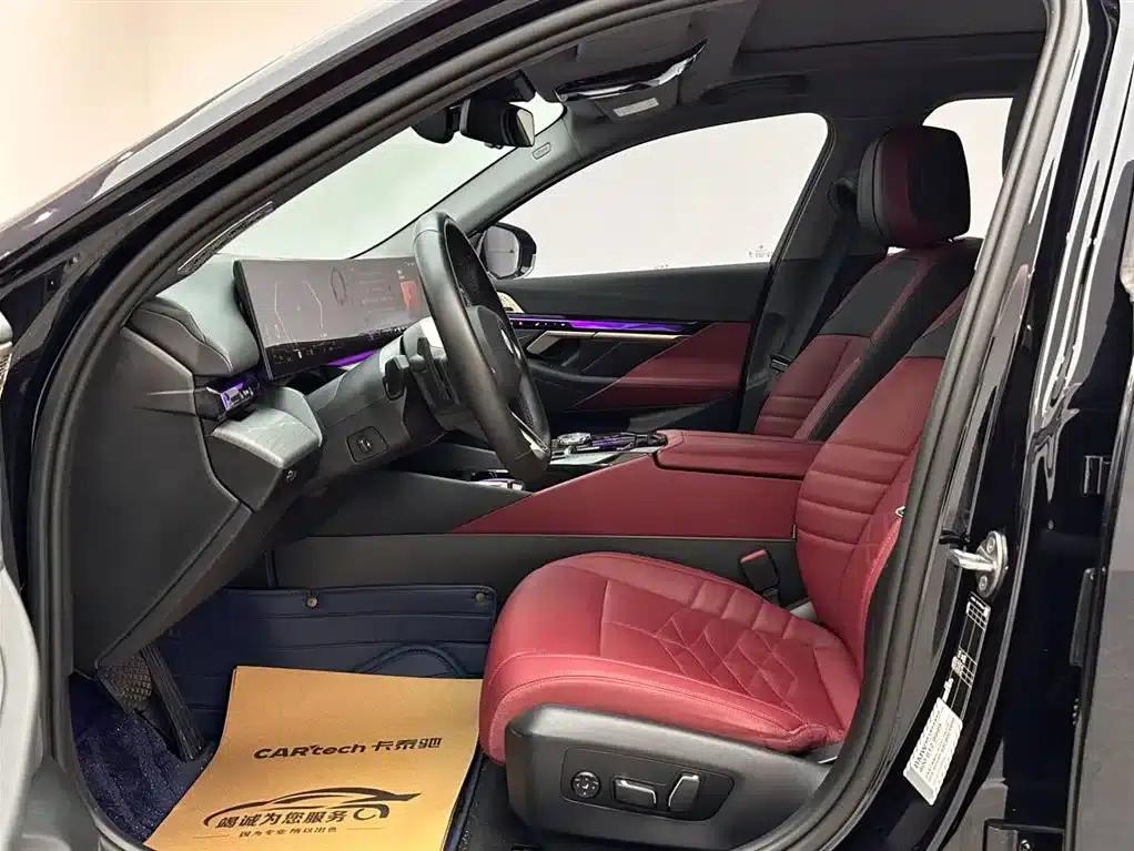 2024 BMW 5 Series 530Li Luxury M Sport Package — миниатюра 8