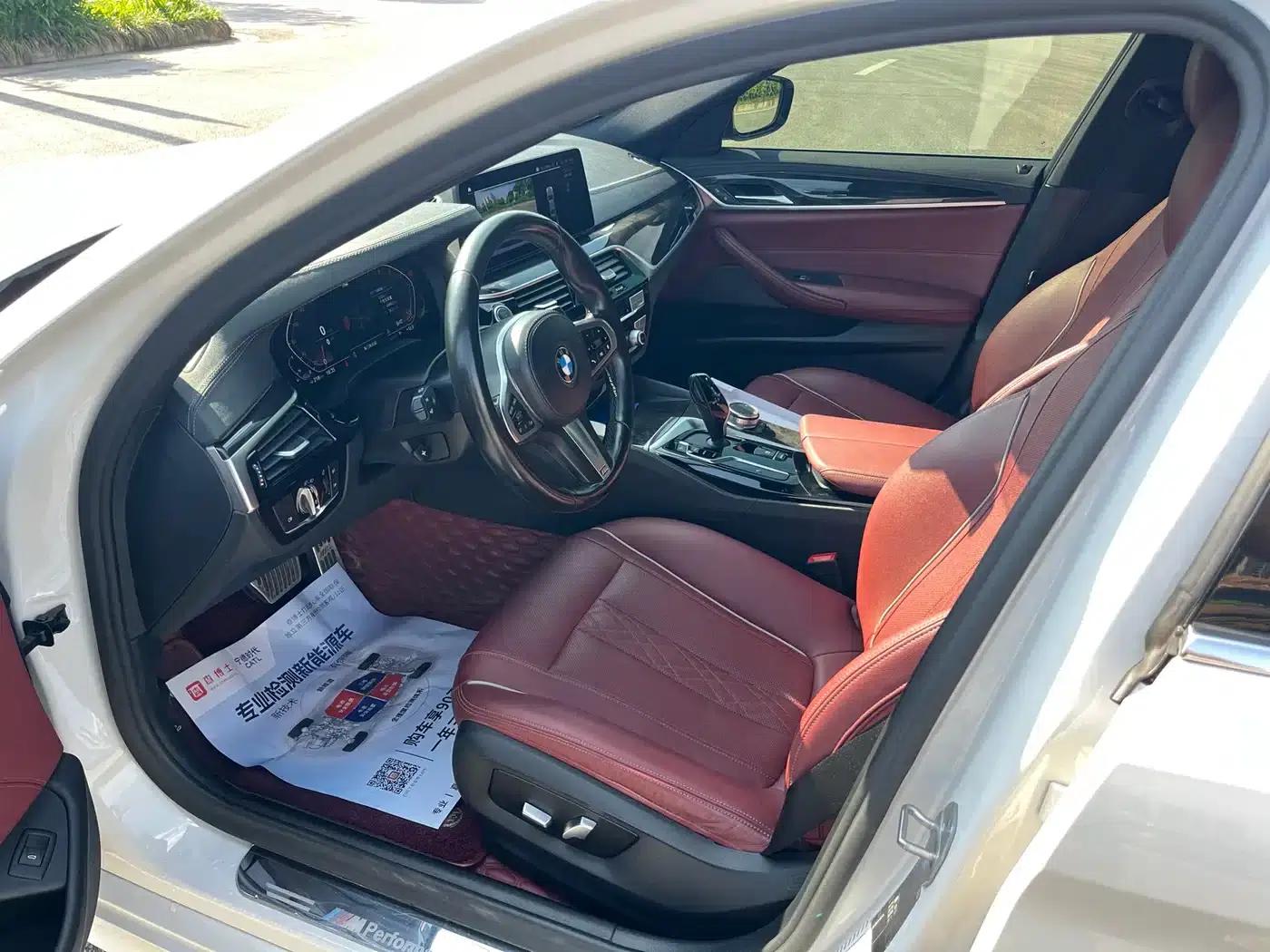 2022 BMW 5 Series 525Li M Sport Package — миниатюра 8