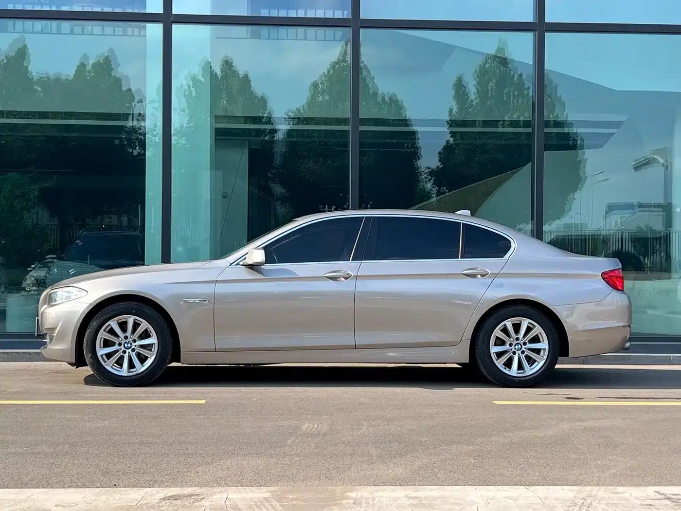 BMW 5 Series 2011 523Li Luxury — миниатюра 5