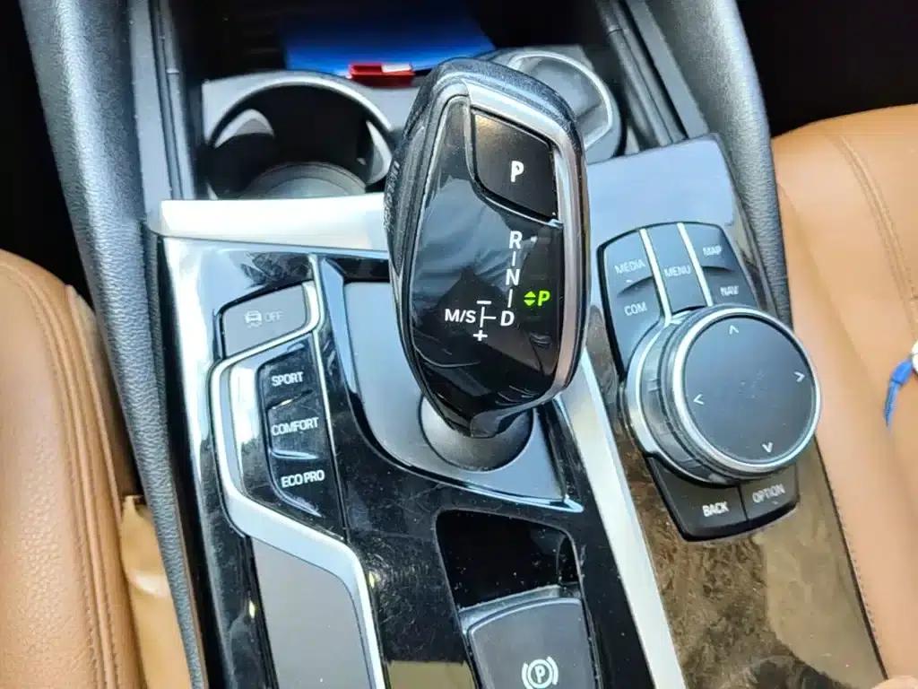 BMW 5 Series 2018 528Li Launch Special Edition — миниатюра 14