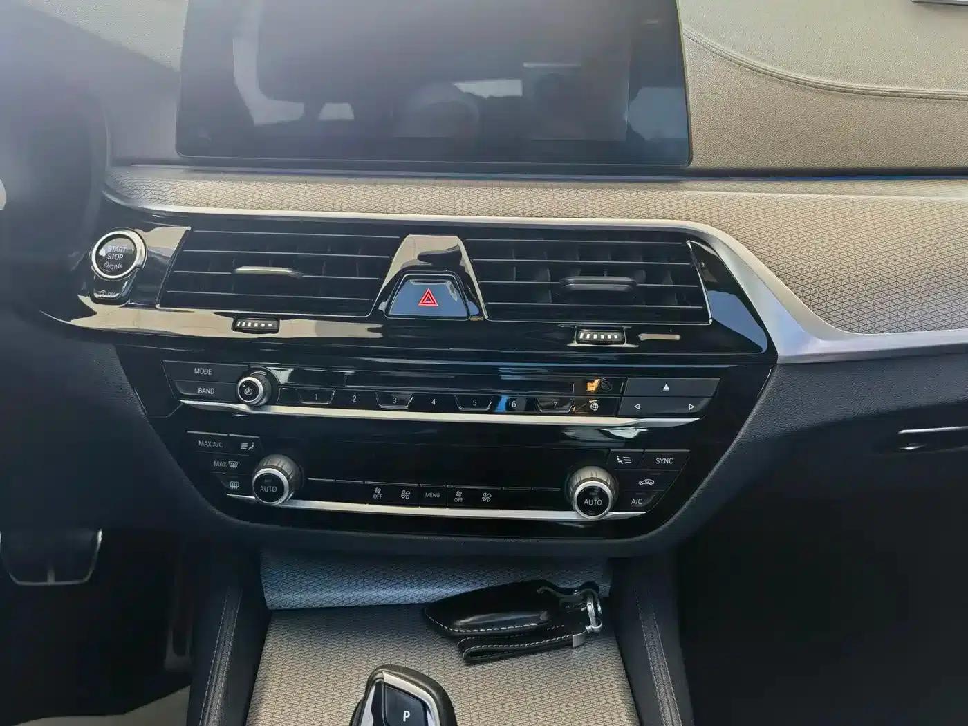 2019 BMW 5 Series Imported Model 525i M Sport Package — миниатюра 14