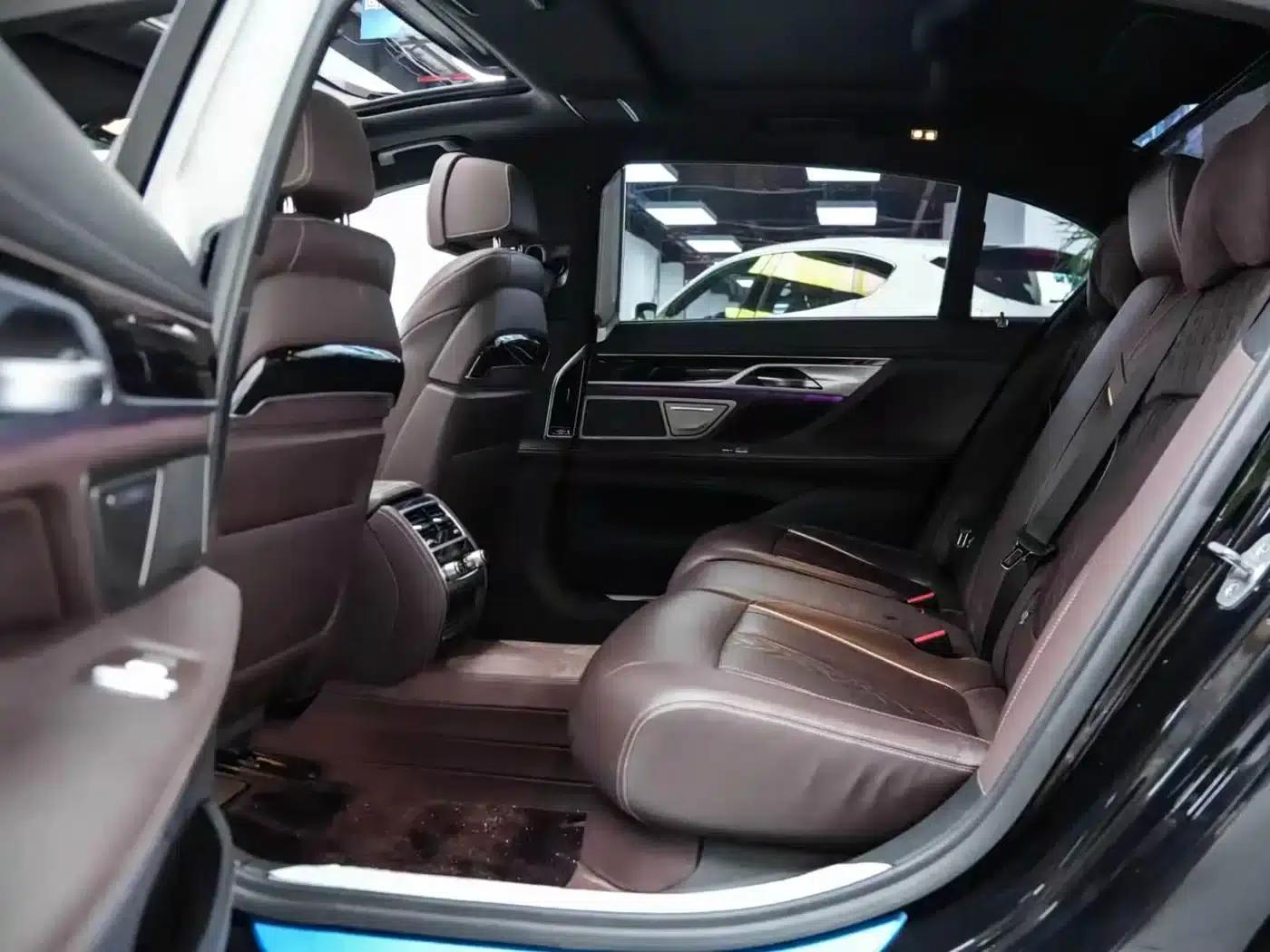 2021 BMW 7 Series 730Li M Sport Package — миниатюра 4