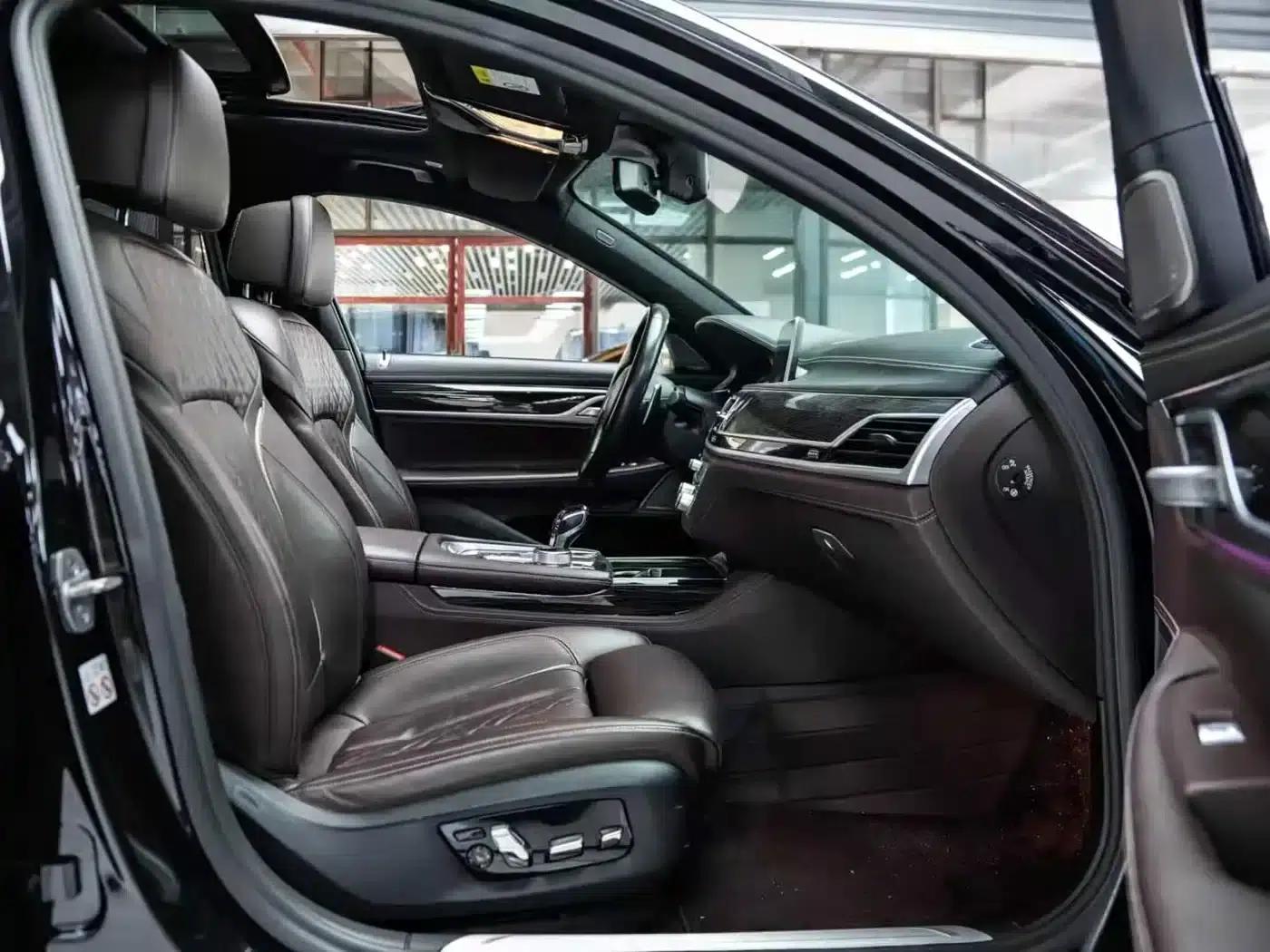 2021 BMW 7 Series 730Li M Sport Package — миниатюра 8