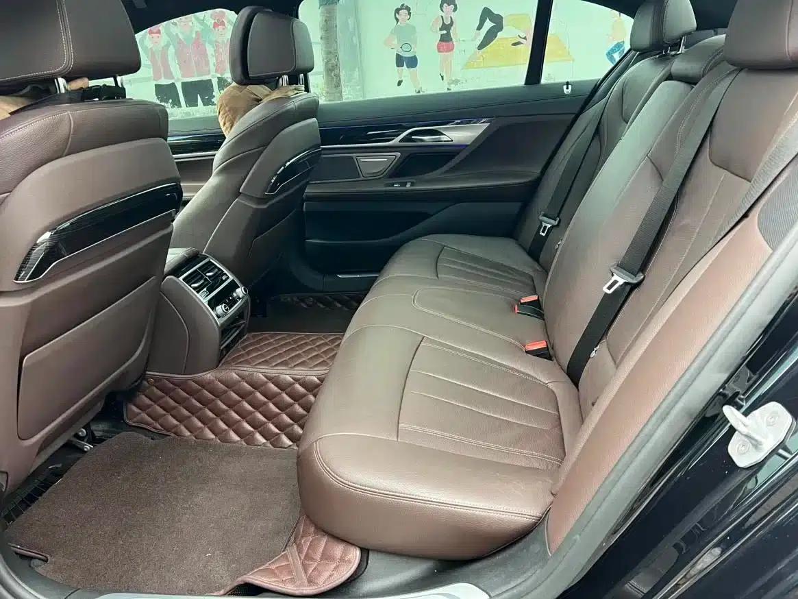 2018 BMW 7 Series 730Li Leading Edition M Sport Package — миниатюра 11