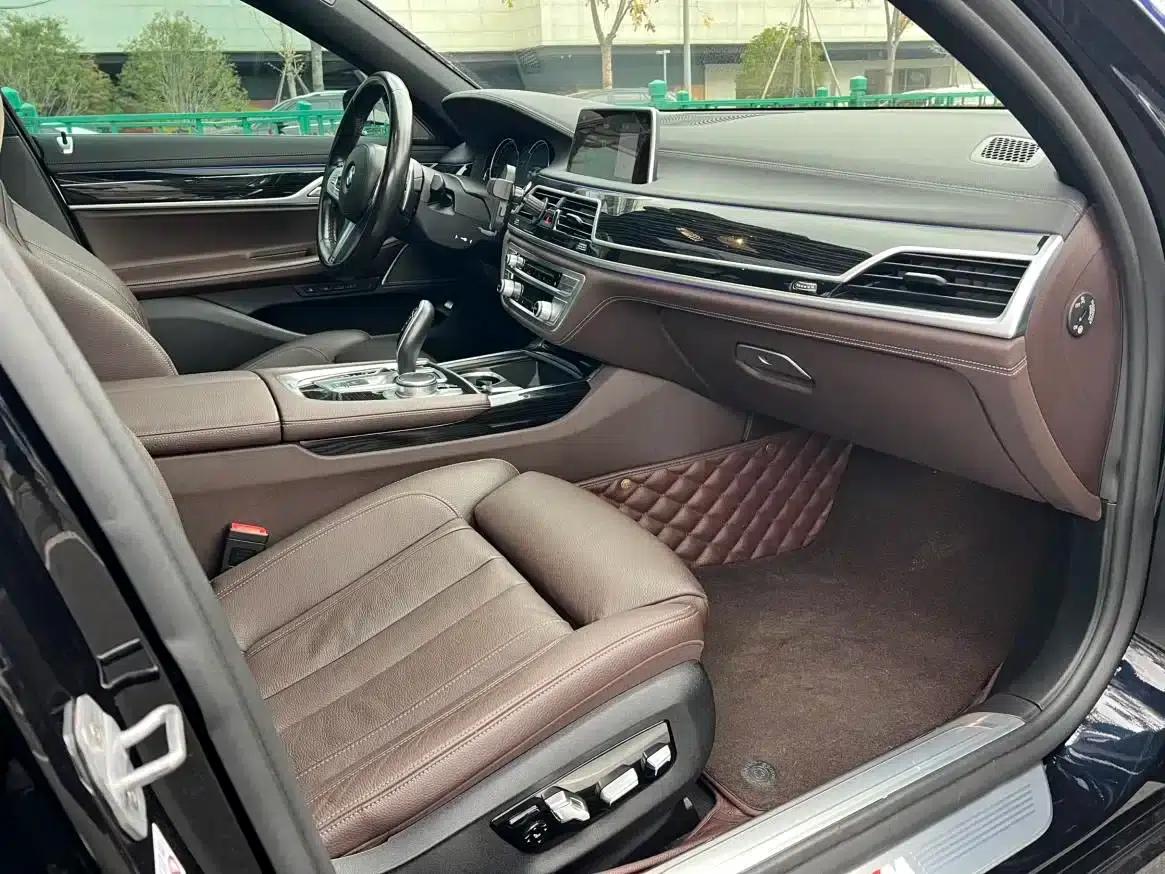 2018 BMW 7 Series 730Li Leading Edition M Sport Package — миниатюра 13