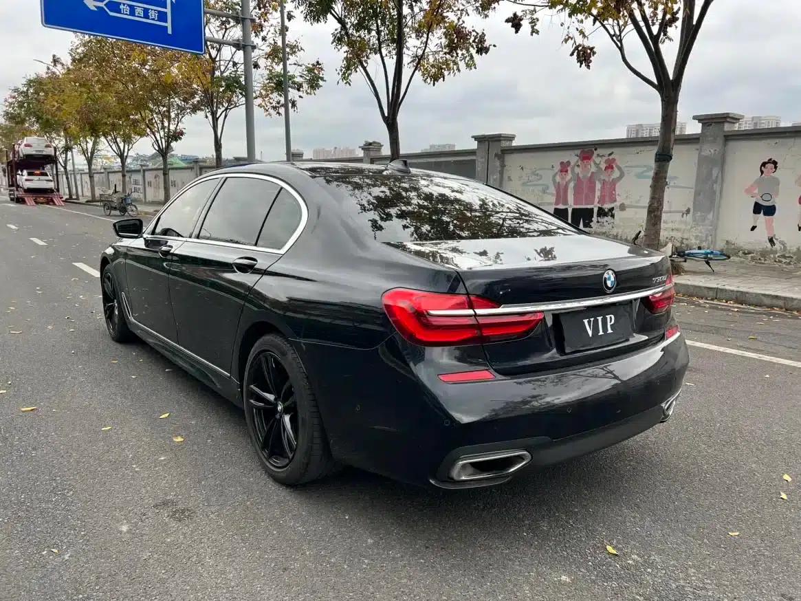 2018 BMW 7 Series 730Li Leading Edition M Sport Package — миниатюра 14