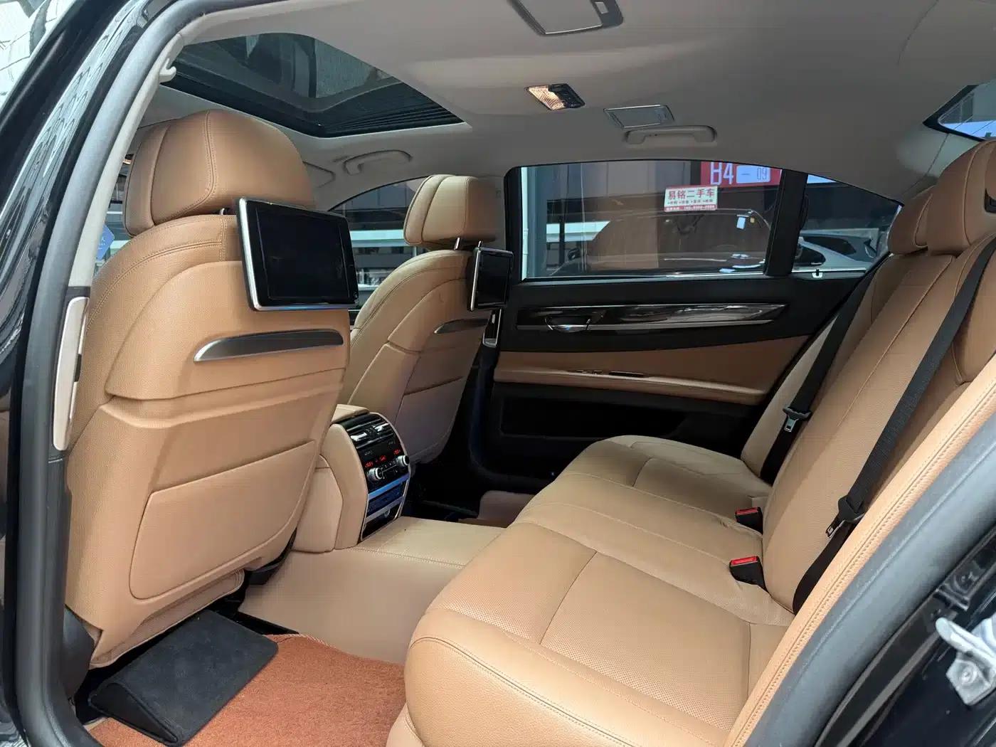 2013 BMW 7 Series 740Li Leading Edition — миниатюра 13