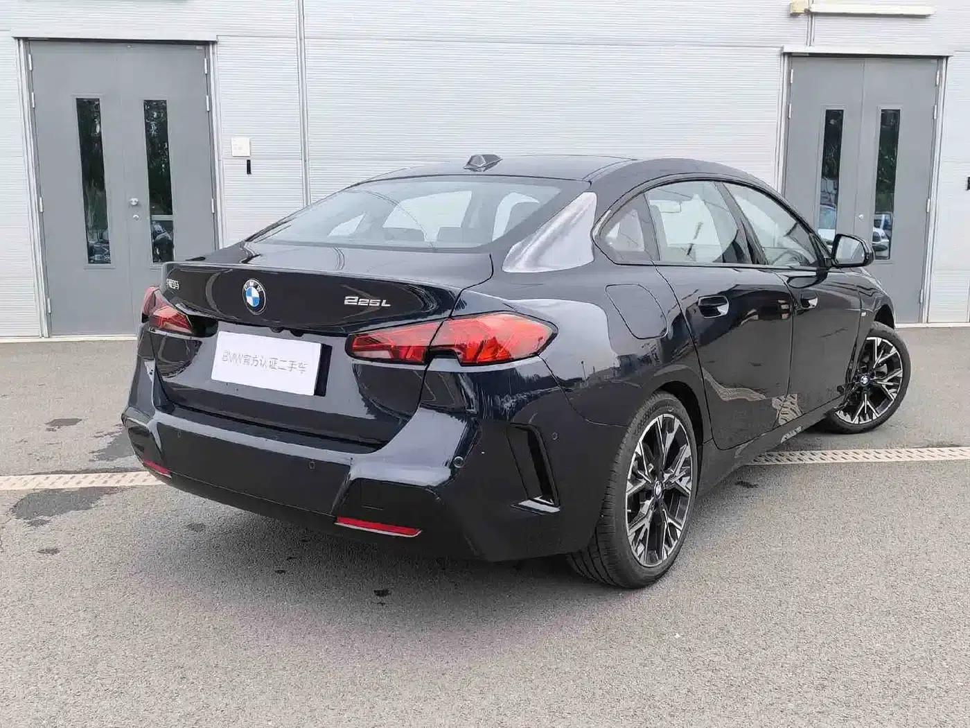 2025 BMW 2 Series 225L M Sport Package — миниатюра 4