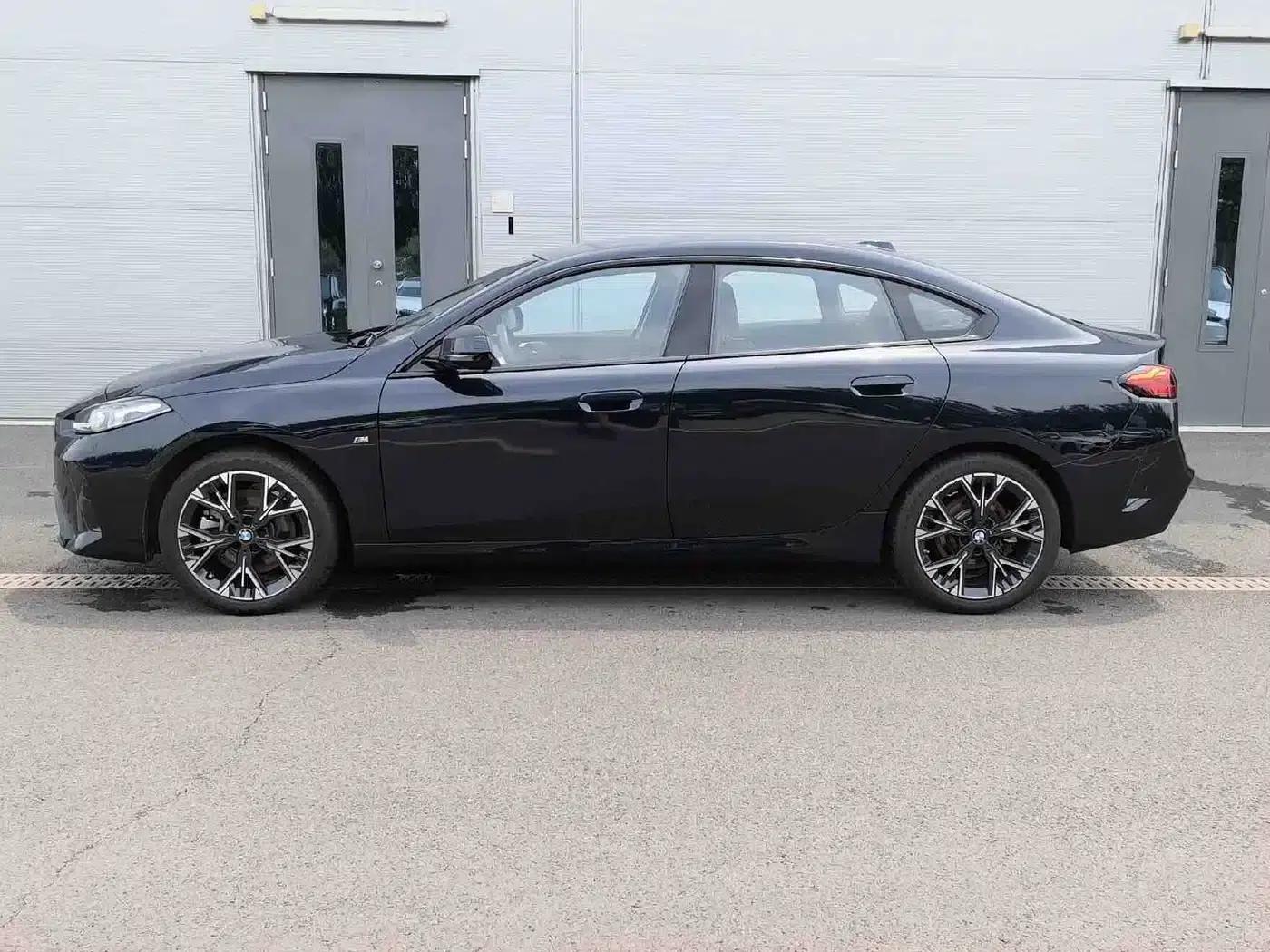 2025 BMW 2 Series 225L M Sport Package — миниатюра 5