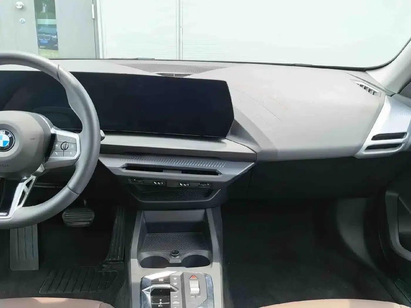 2025 BMW 2 Series 225L M Sport Package — миниатюра 10
