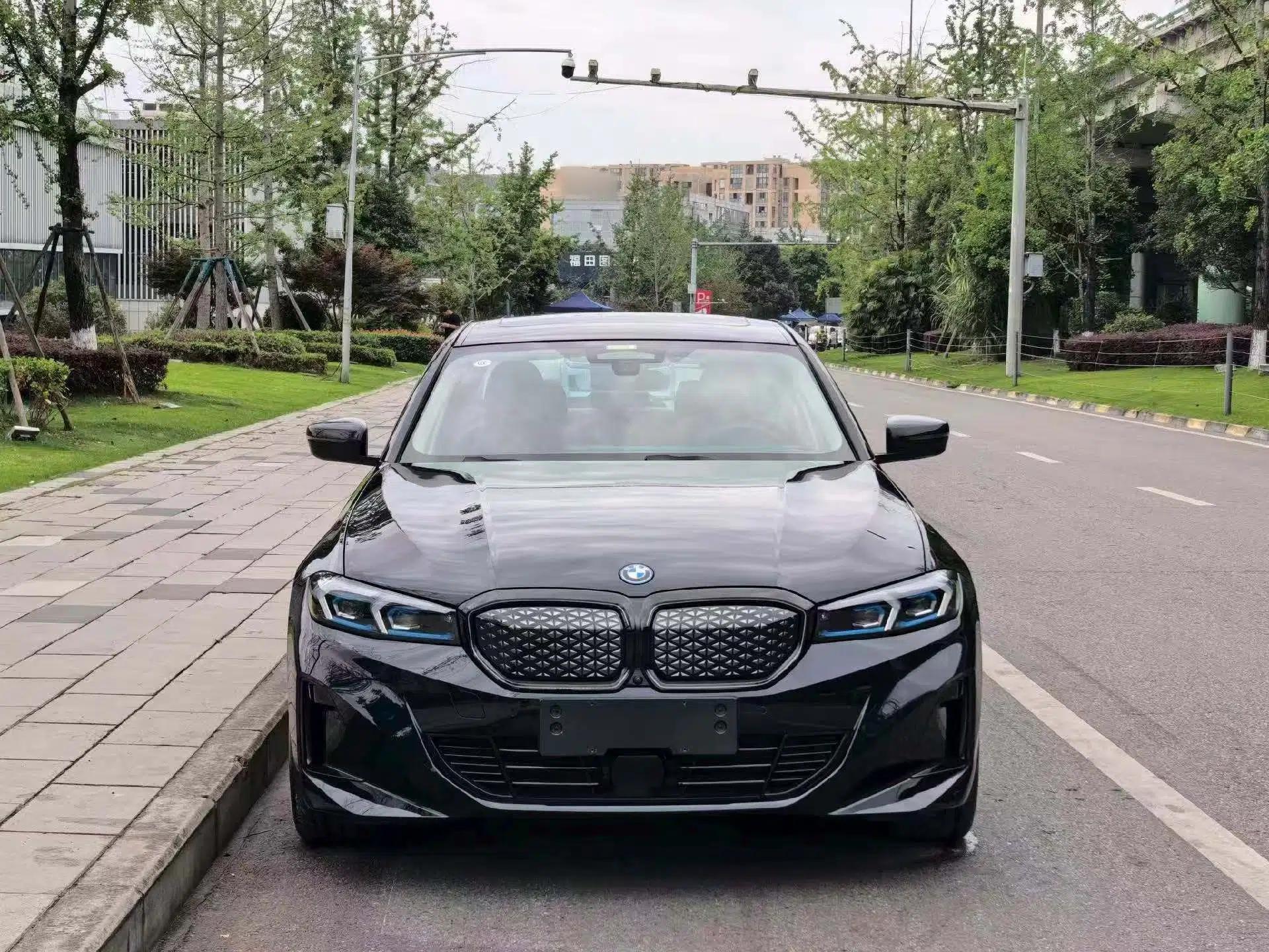 BMW i3 2025 eDrive 40 L Midnight Sports Package — миниатюра 2