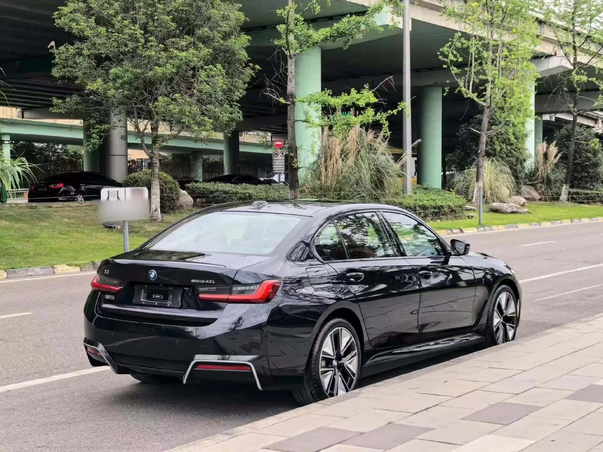 BMW i3 2025 eDrive 40 L Midnight Sports Package — миниатюра 6